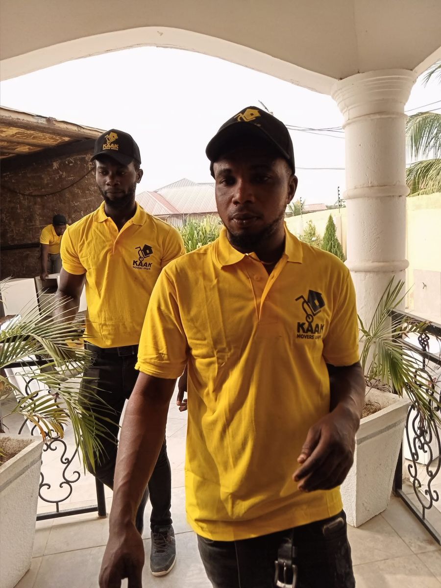 KAAK Movers crew at work